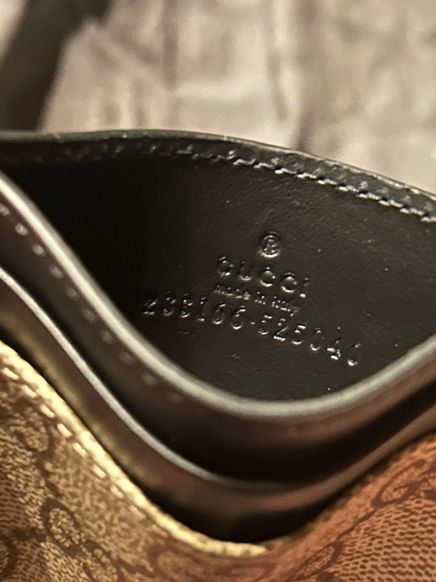 GUCCI GG Supreme Beige Monogram Card Case