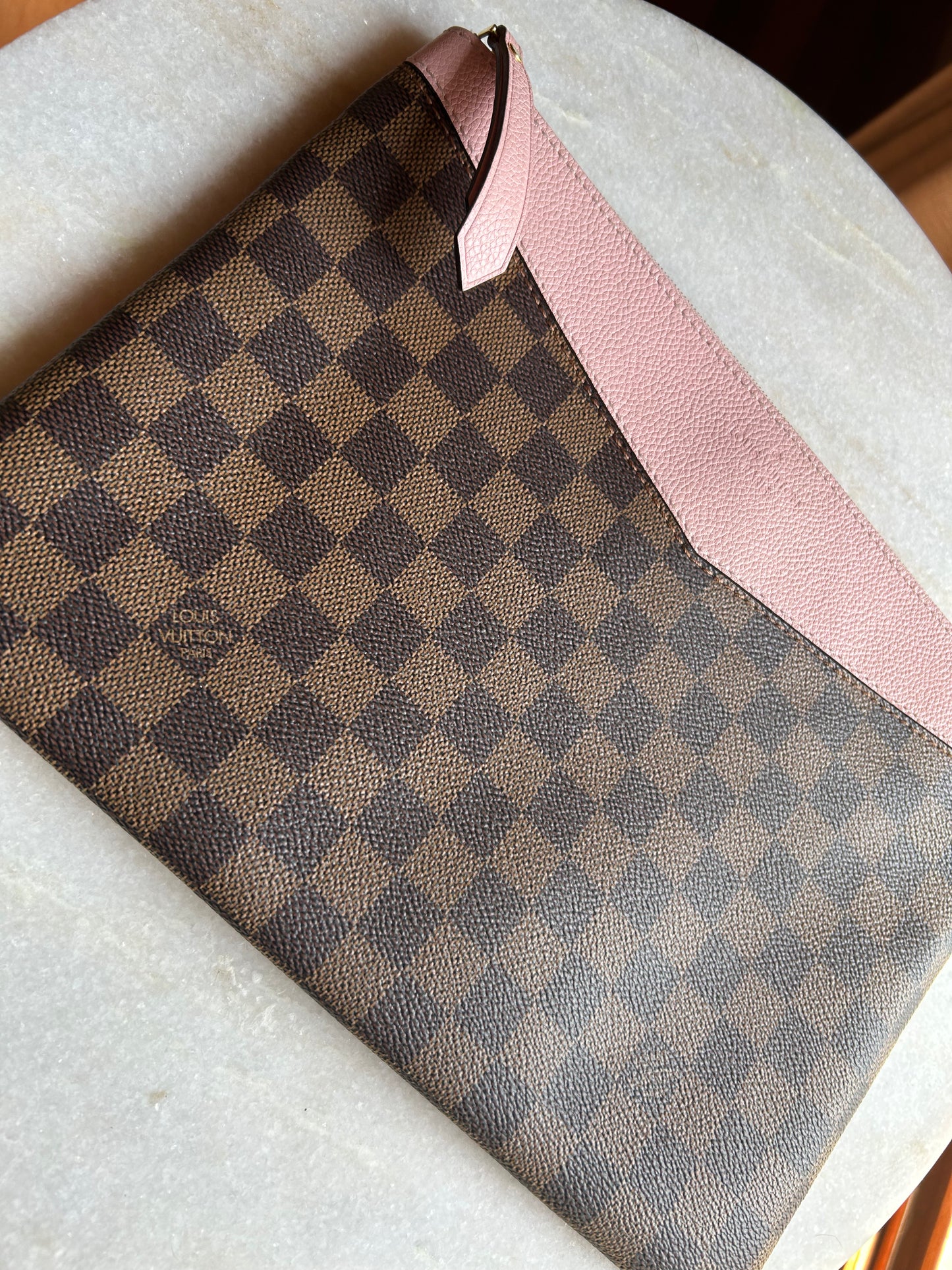 Louis Vuitton Daily Pouch Damier Ebene Rose Pink